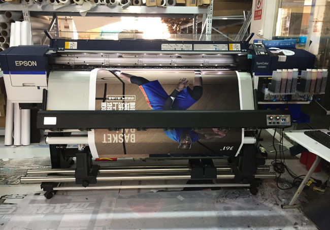 深度分析UV平板打印機(jī)的優(yōu)點(diǎn)和缺點(diǎn)？